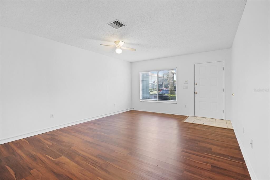 For Rent: $1,800 (2 beds, 2 baths, 1595 Square Feet)