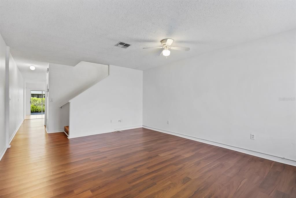 For Rent: $1,800 (2 beds, 2 baths, 1595 Square Feet)