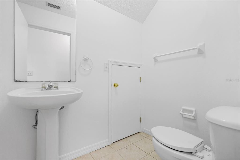 For Rent: $1,800 (2 beds, 2 baths, 1595 Square Feet)