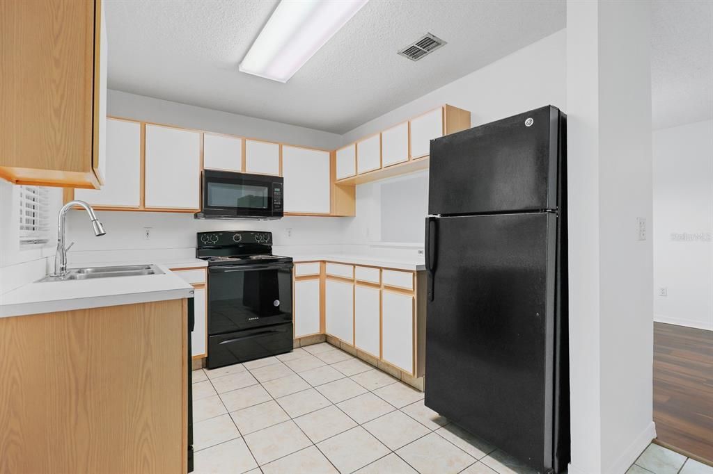 For Rent: $1,800 (2 beds, 2 baths, 1595 Square Feet)