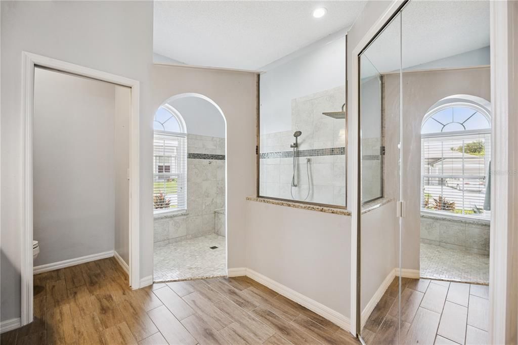 Activo con contrato: $600,000 (4 camas, 3 baños, 2423 Pies cuadrados)