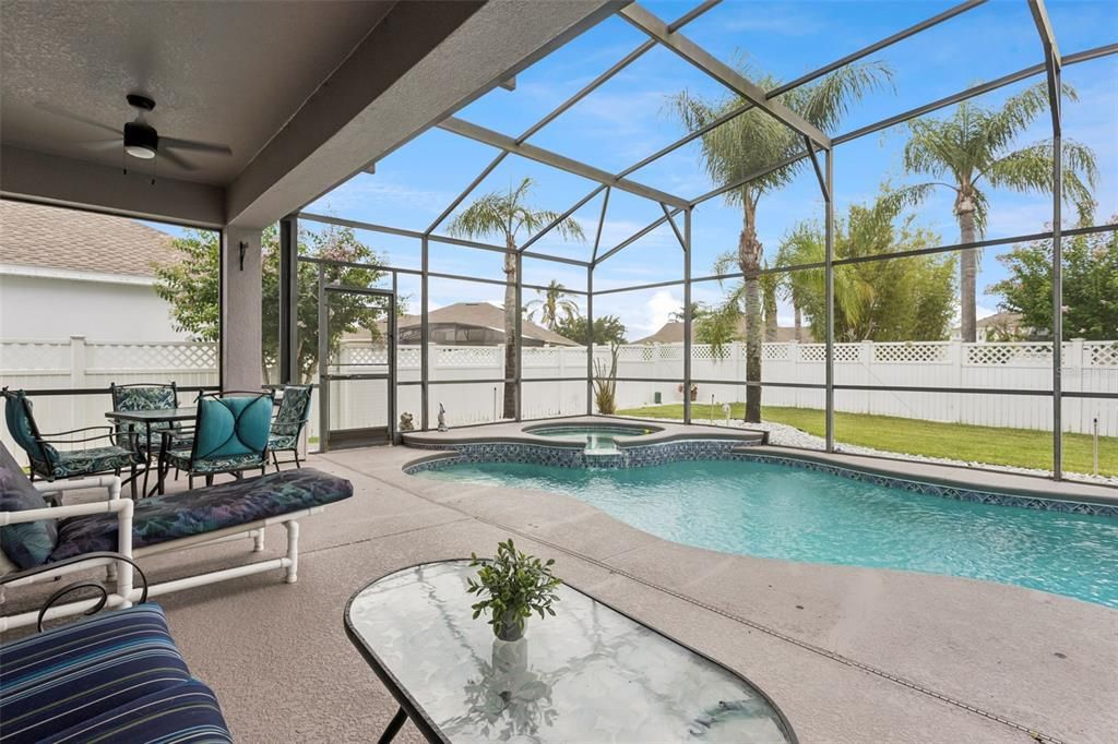 En Venta: $649,900 (4 camas, 3 baños, 3119 Pies cuadrados)