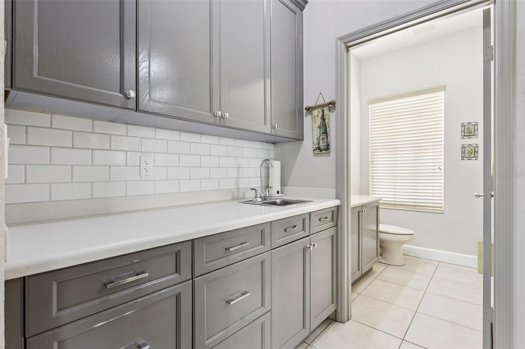 En Venta: $649,900 (4 camas, 3 baños, 3119 Pies cuadrados)
