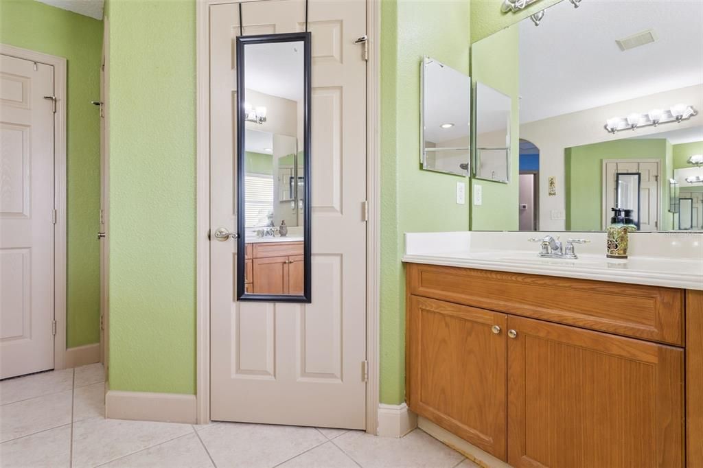 En Venta: $649,900 (4 camas, 3 baños, 3119 Pies cuadrados)