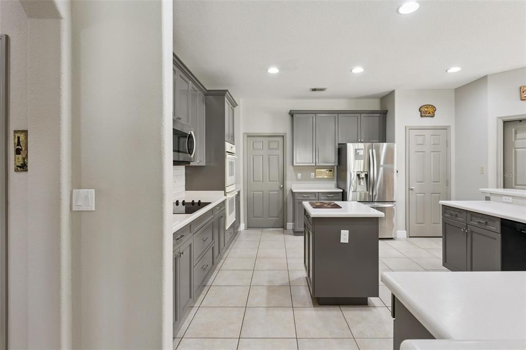 En Venta: $649,900 (4 camas, 3 baños, 3119 Pies cuadrados)
