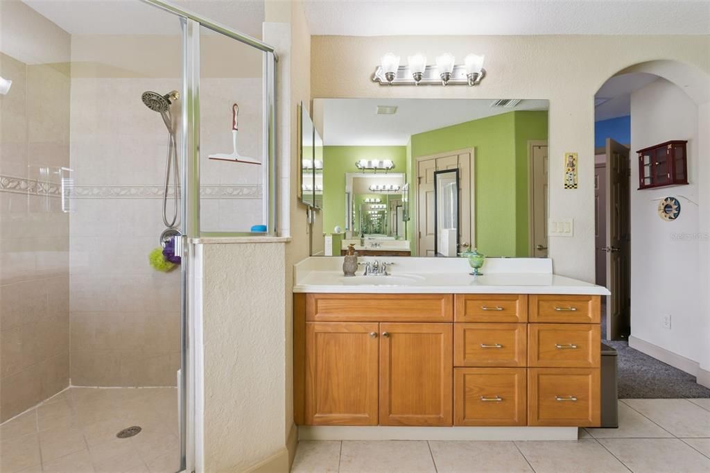 En Venta: $649,900 (4 camas, 3 baños, 3119 Pies cuadrados)