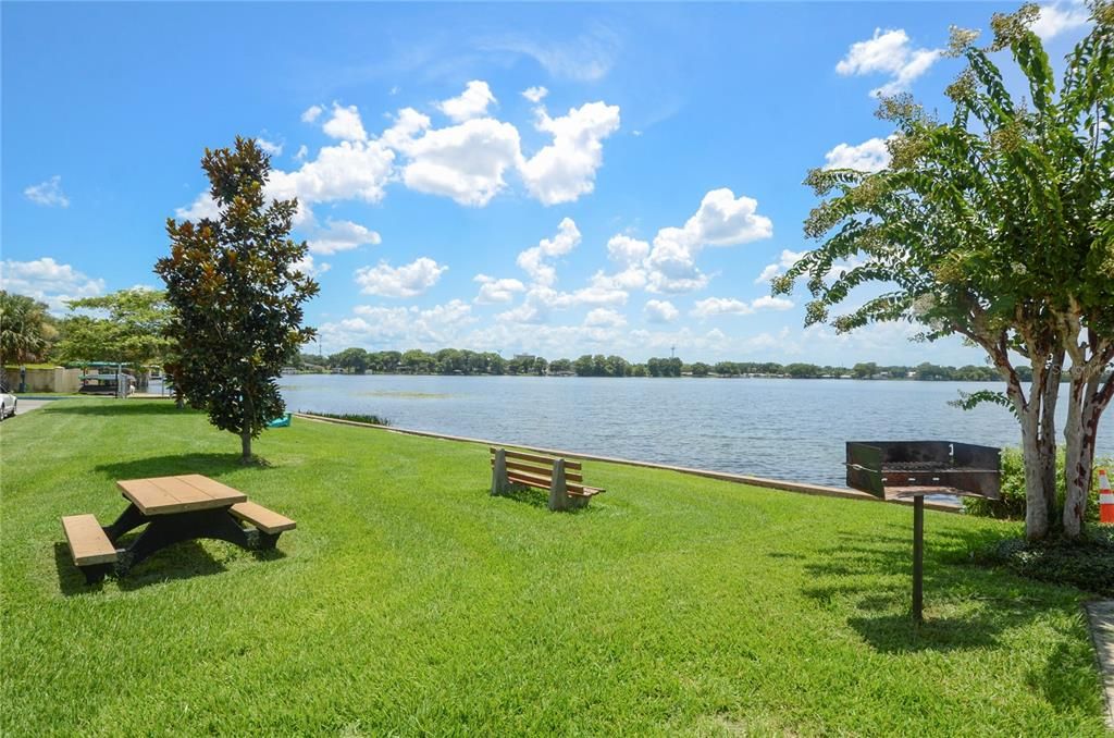 For Rent: $2,300 (2 beds, 1 baths, 710 Square Feet)