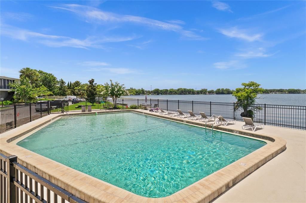 For Rent: $2,300 (2 beds, 1 baths, 710 Square Feet)