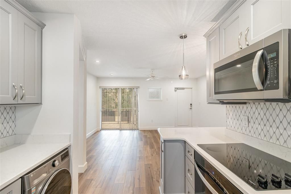 For Rent: $2,300 (2 beds, 1 baths, 710 Square Feet)