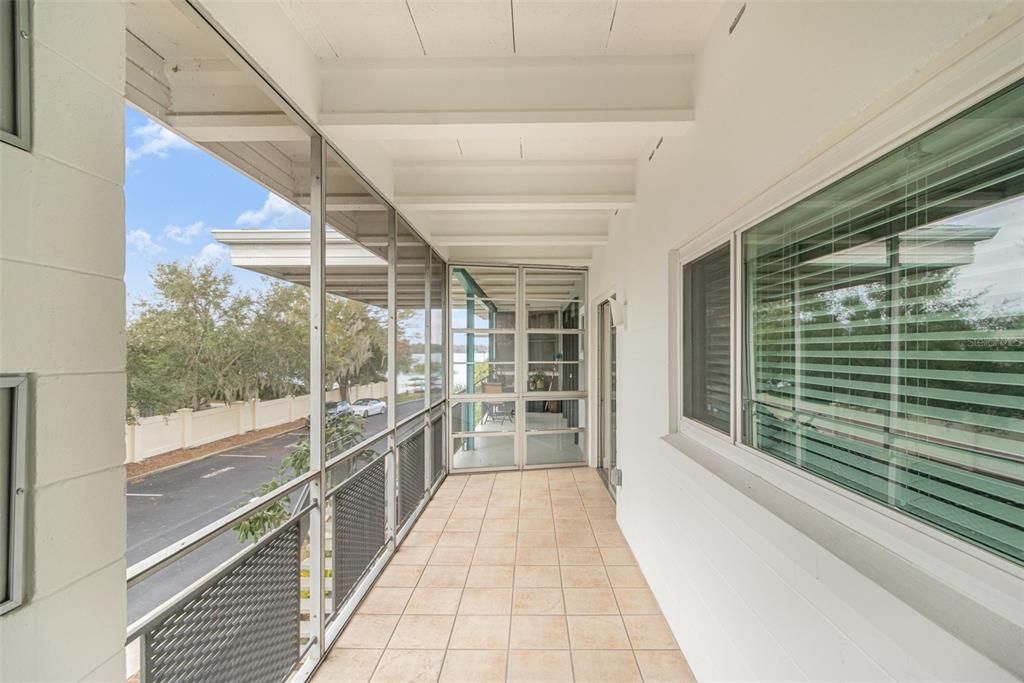 For Rent: $2,300 (2 beds, 1 baths, 710 Square Feet)