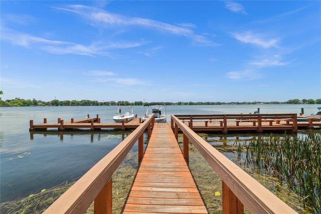 For Rent: $2,300 (2 beds, 1 baths, 710 Square Feet)