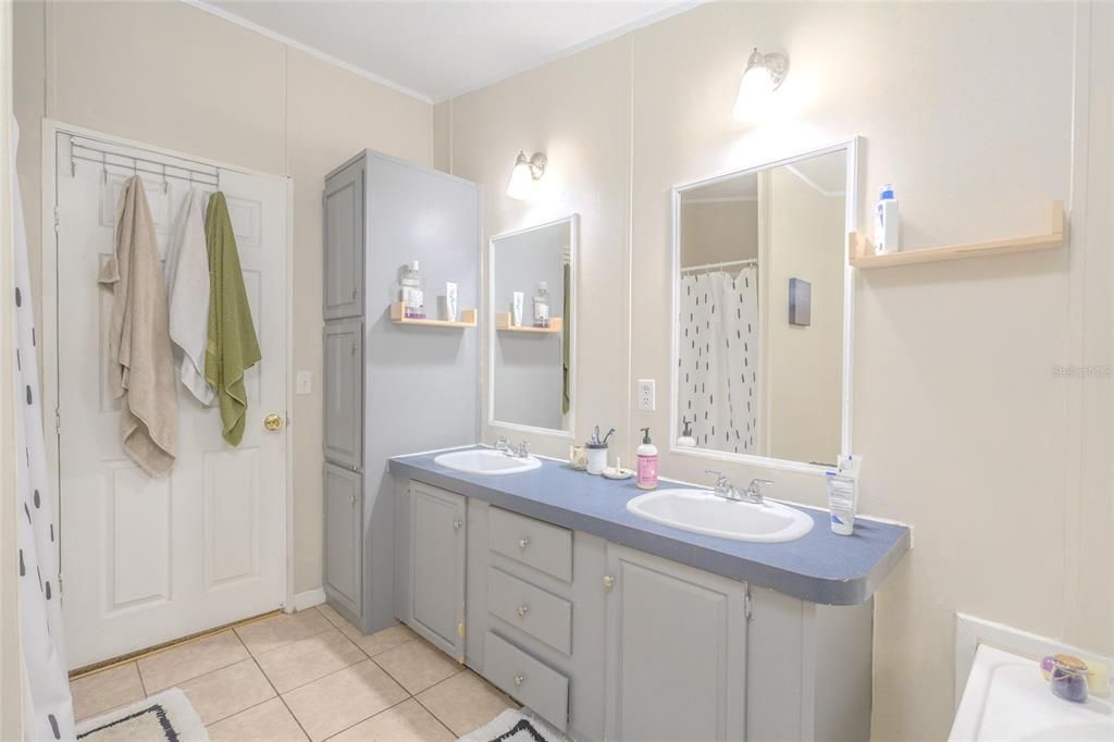 En Venta: $299,000 (3 camas, 2 baños, 2079 Pies cuadrados)