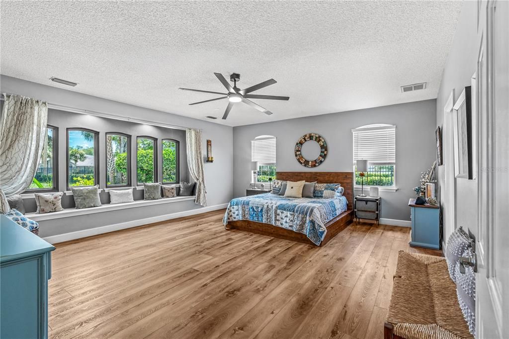 For Sale: $1,250,000 (5 beds, 5 baths, 4628 Square Feet)