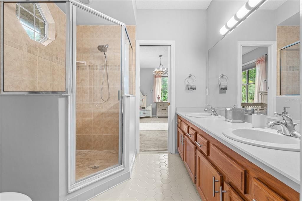 For Sale: $1,250,000 (5 beds, 5 baths, 4628 Square Feet)