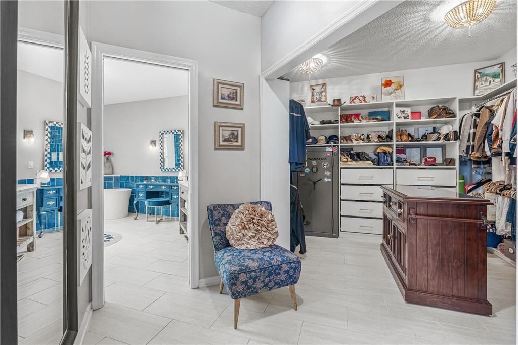 For Sale: $1,250,000 (5 beds, 5 baths, 4628 Square Feet)