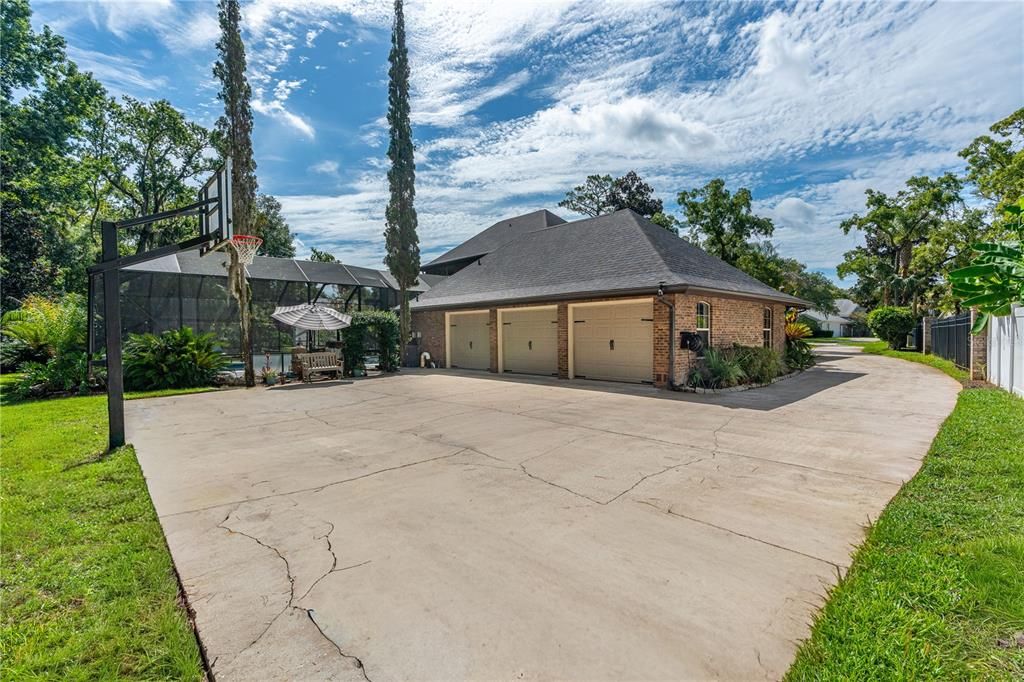 For Sale: $1,250,000 (5 beds, 5 baths, 4628 Square Feet)