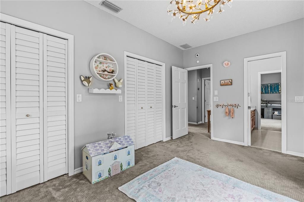 For Sale: $1,250,000 (5 beds, 5 baths, 4628 Square Feet)