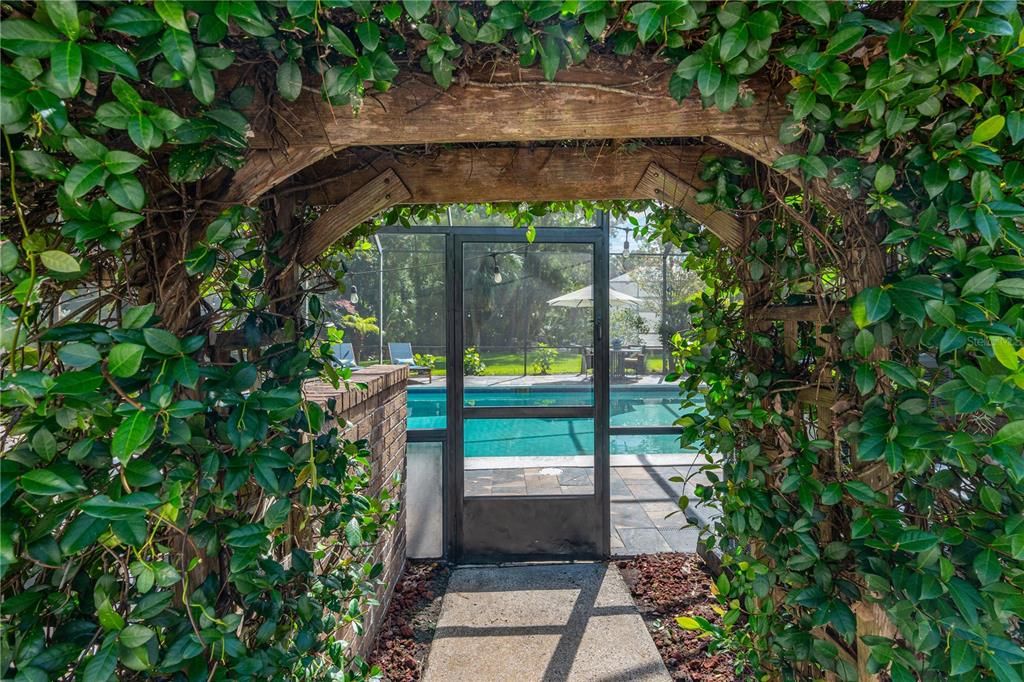 For Sale: $1,250,000 (5 beds, 5 baths, 4628 Square Feet)