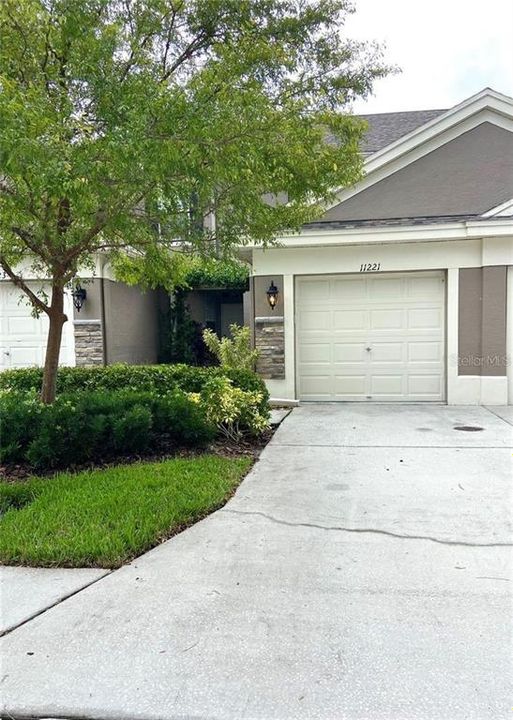 For Rent: $2,225 (2 beds, 2 baths, 1272 Square Feet)