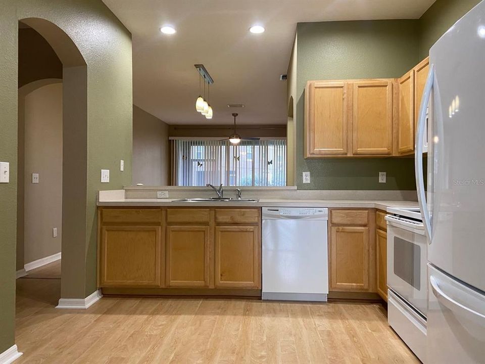 For Rent: $2,225 (2 beds, 2 baths, 1272 Square Feet)
