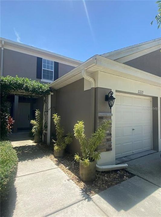For Rent: $2,225 (2 beds, 2 baths, 1272 Square Feet)