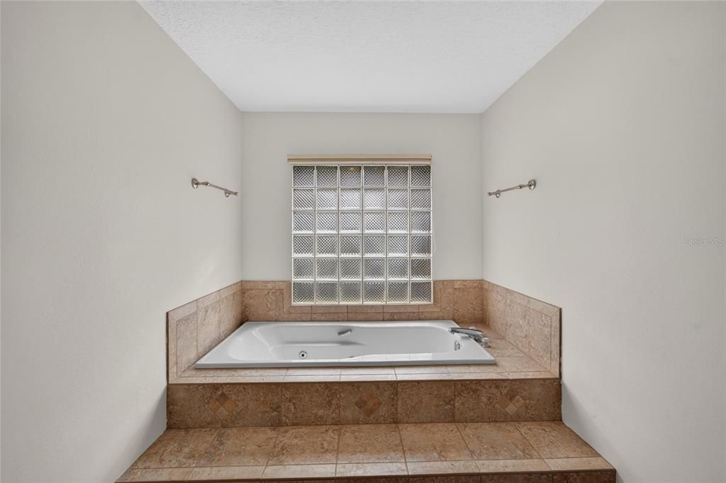 En Venta: $850,000 (4 camas, 3 baños, 2785 Pies cuadrados)