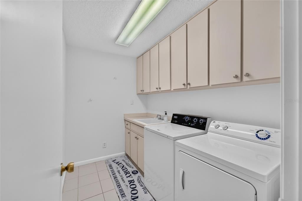 En Venta: $850,000 (4 camas, 3 baños, 2785 Pies cuadrados)