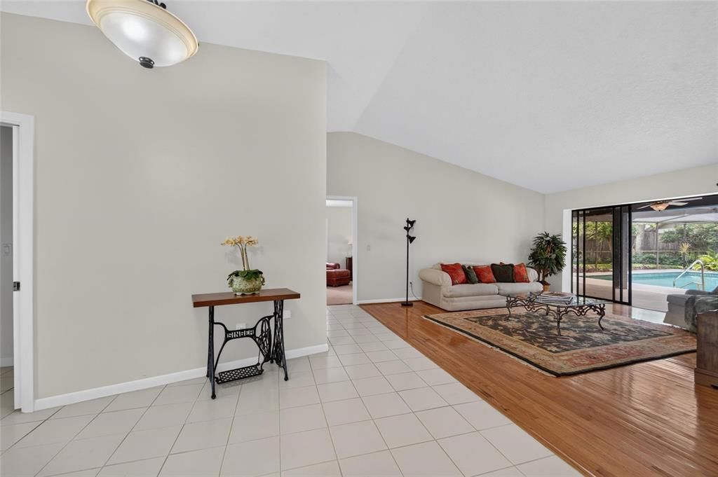 En Venta: $850,000 (4 camas, 3 baños, 2785 Pies cuadrados)