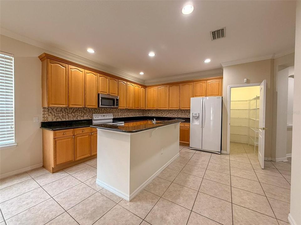 For Rent: $3,200 (4 beds, 2 baths, 2300 Square Feet)