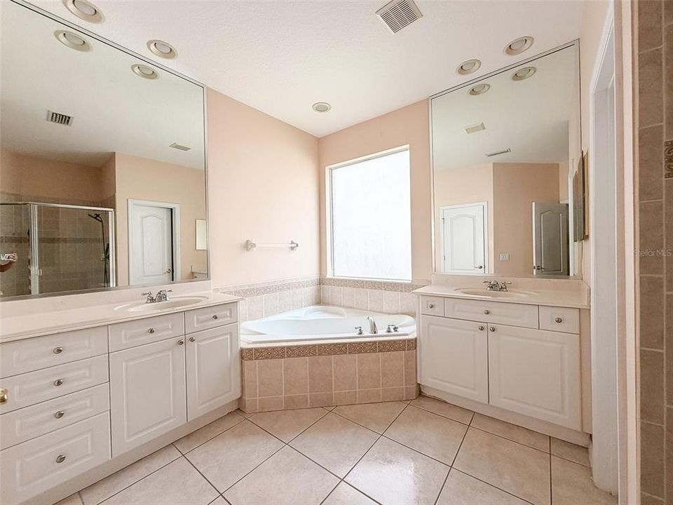 For Rent: $3,200 (4 beds, 2 baths, 2300 Square Feet)