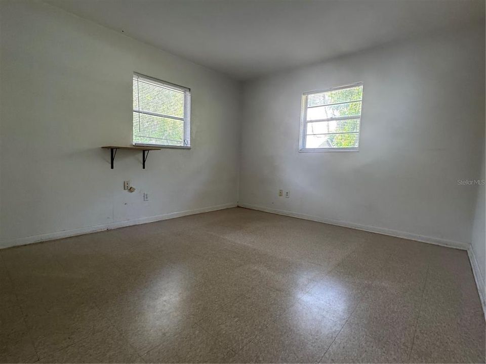For Rent: $1,400 (4 beds, 2 baths, 1792 Square Feet)