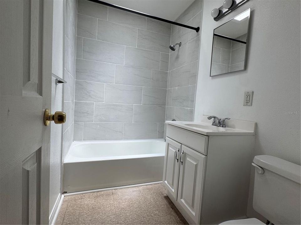 For Rent: $1,400 (4 beds, 2 baths, 1792 Square Feet)