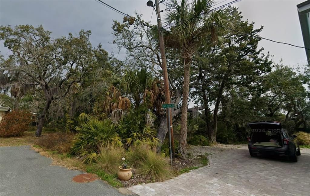 На продажу: $99,999 (0.20 acres)