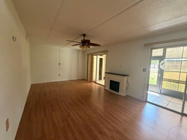 For Sale: $95,000 (2 beds, 2 baths, 1035 Square Feet)
