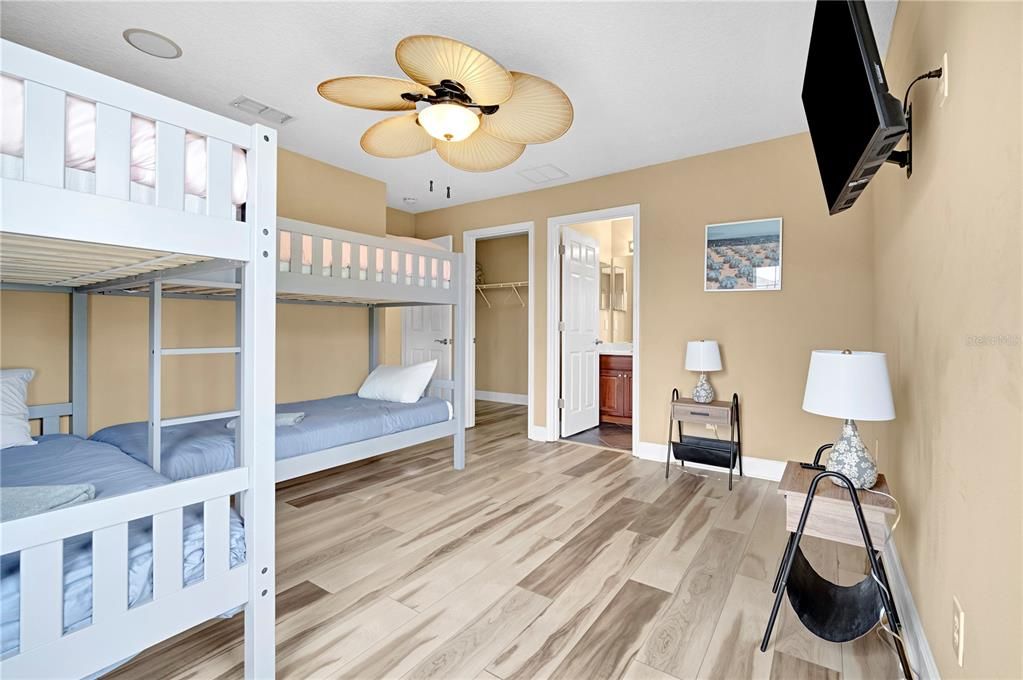 En Venta: $695,000 (5 camas, 4 baños, 2891 Pies cuadrados)