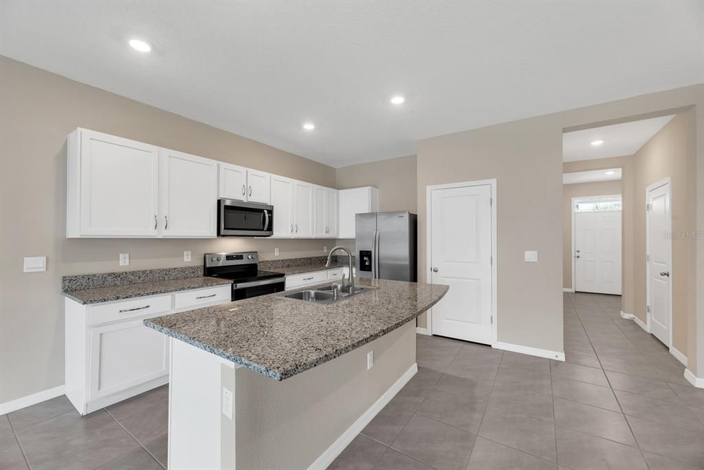 For Rent: $2,300 (3 beds, 2 baths, 1681 Square Feet)
