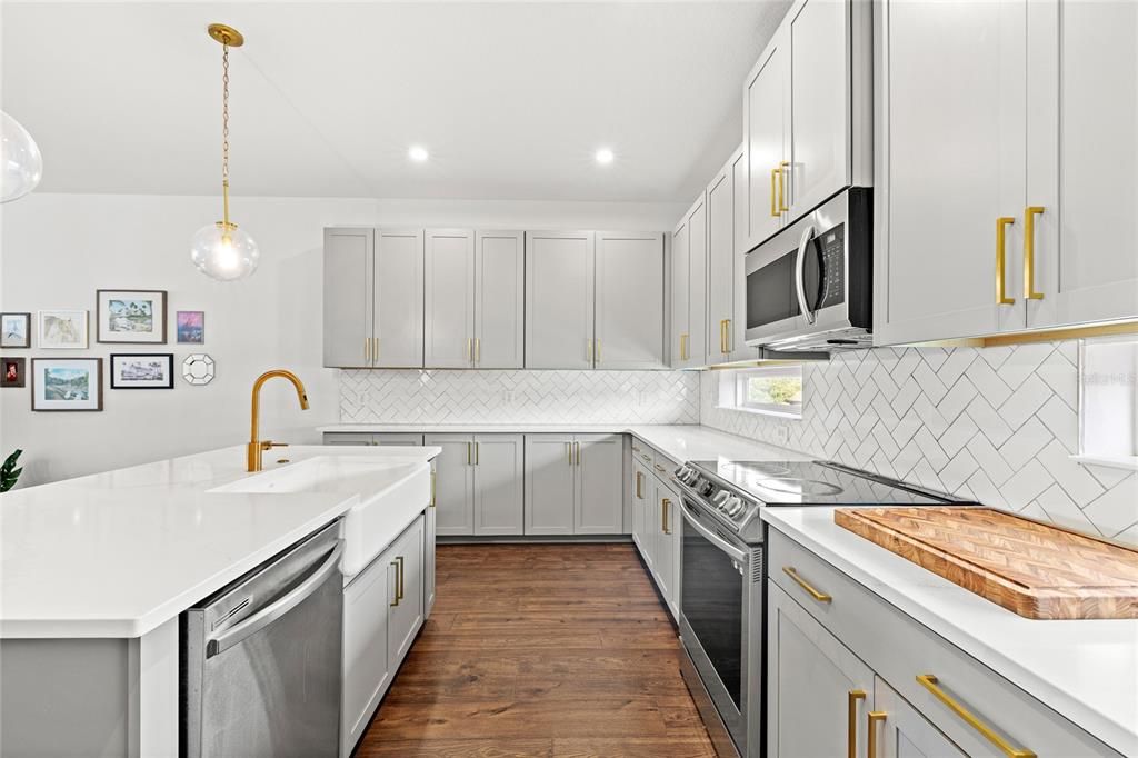 Active With Contract: $419,900 (2 beds, 2 baths, 1643 Square Feet)