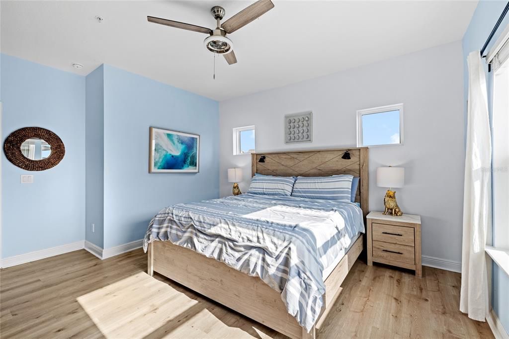 Active With Contract: $419,900 (2 beds, 2 baths, 1643 Square Feet)