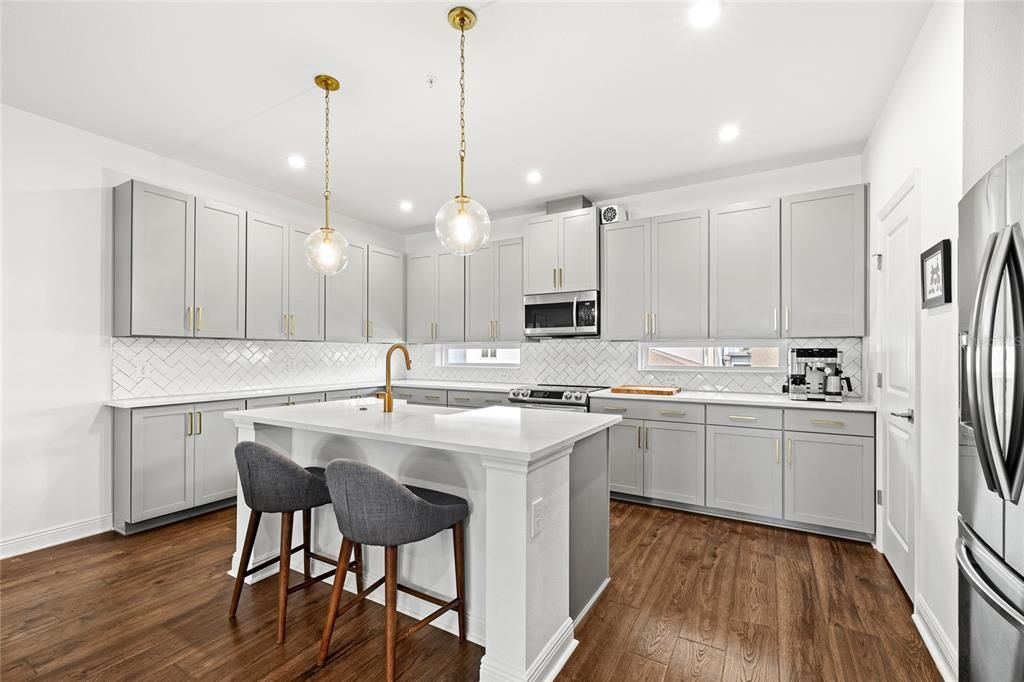 Active With Contract: $419,900 (2 beds, 2 baths, 1643 Square Feet)