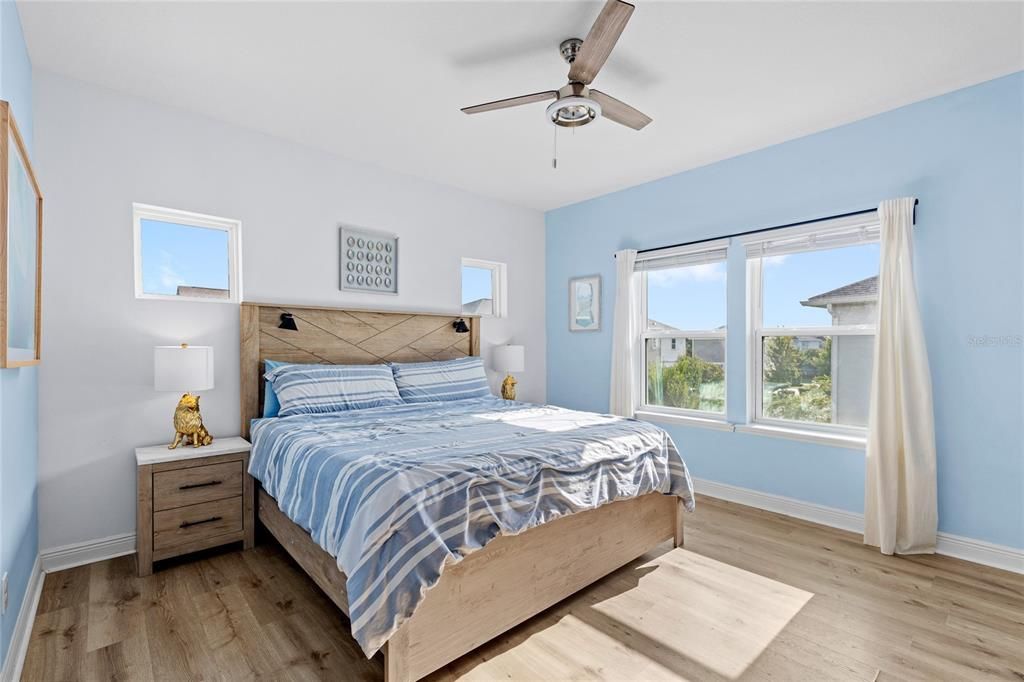 Active With Contract: $419,900 (2 beds, 2 baths, 1643 Square Feet)