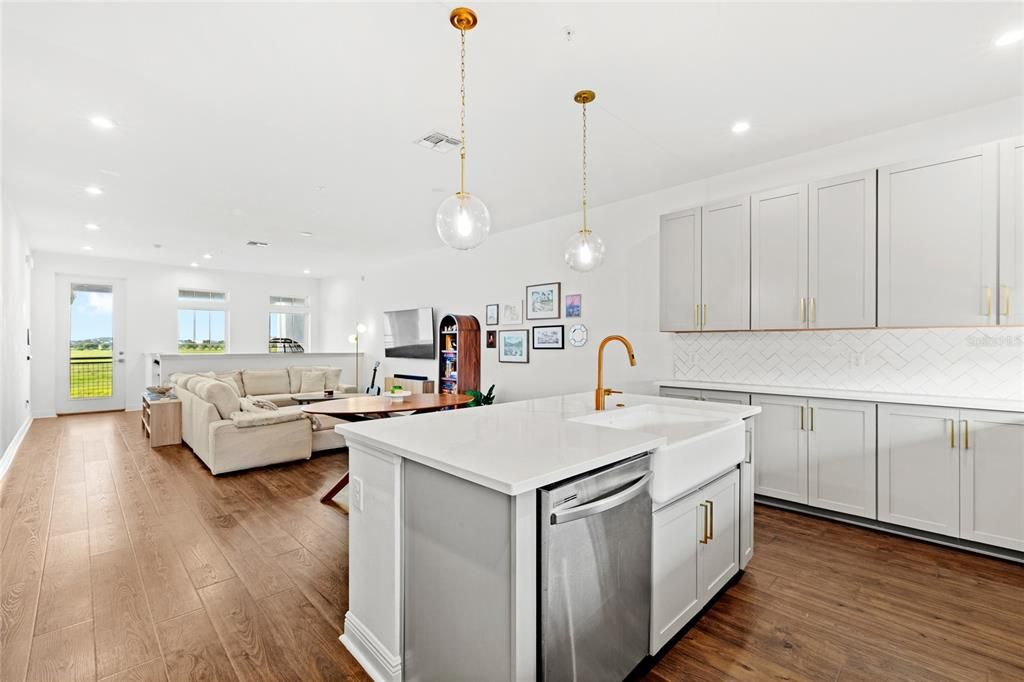 Active With Contract: $419,900 (2 beds, 2 baths, 1643 Square Feet)