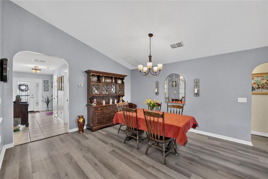 For Sale: $332,750 (3 beds, 2 baths, 1974 Square Feet)