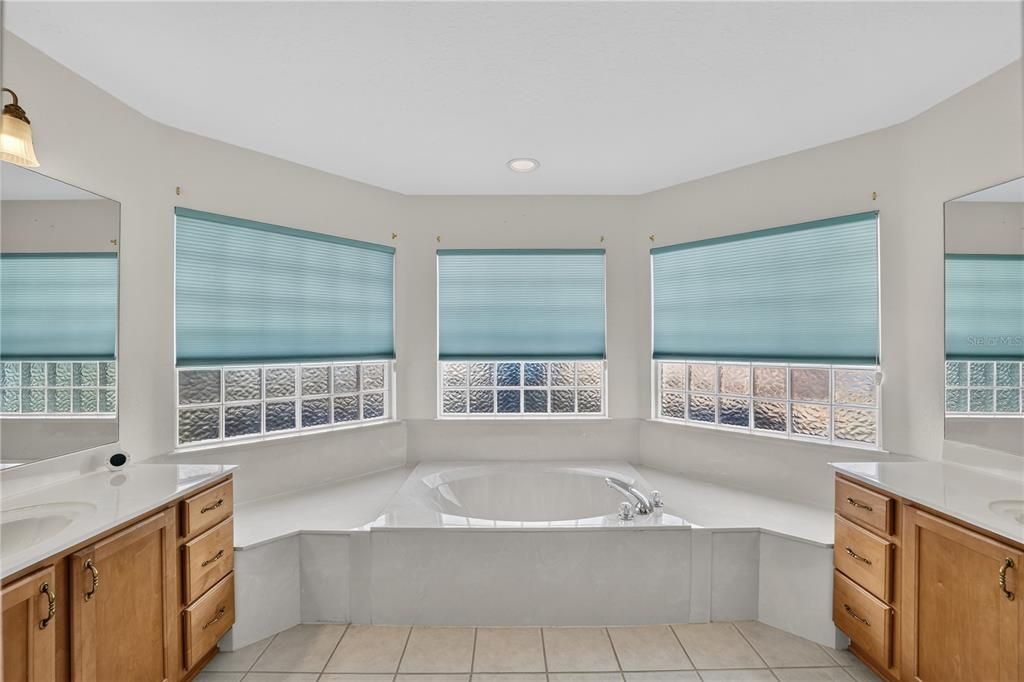 For Sale: $332,750 (3 beds, 2 baths, 1974 Square Feet)