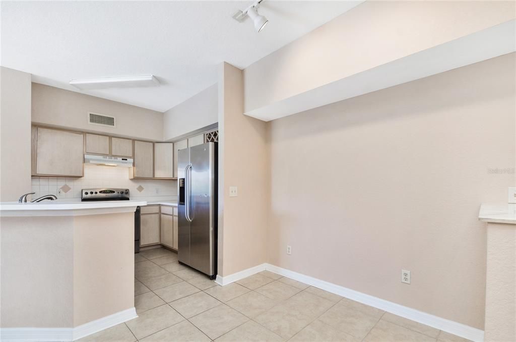 For Sale: $145,000 (1 beds, 1 baths, 574 Square Feet)