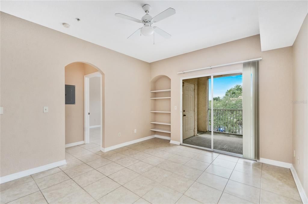 For Sale: $145,000 (1 beds, 1 baths, 574 Square Feet)