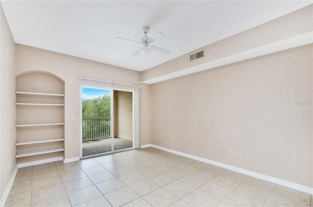 For Sale: $145,000 (1 beds, 1 baths, 574 Square Feet)