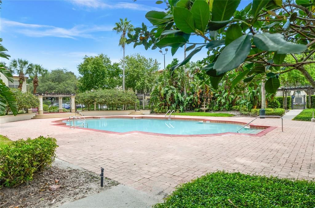 For Sale: $145,000 (1 beds, 1 baths, 574 Square Feet)