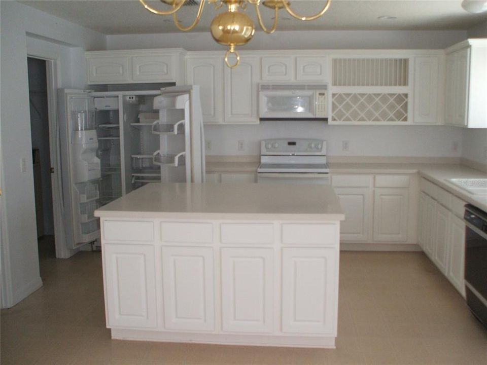 В аренду: $2,600 (4 спален, 2 ванн, 2387 Квадратных фут)