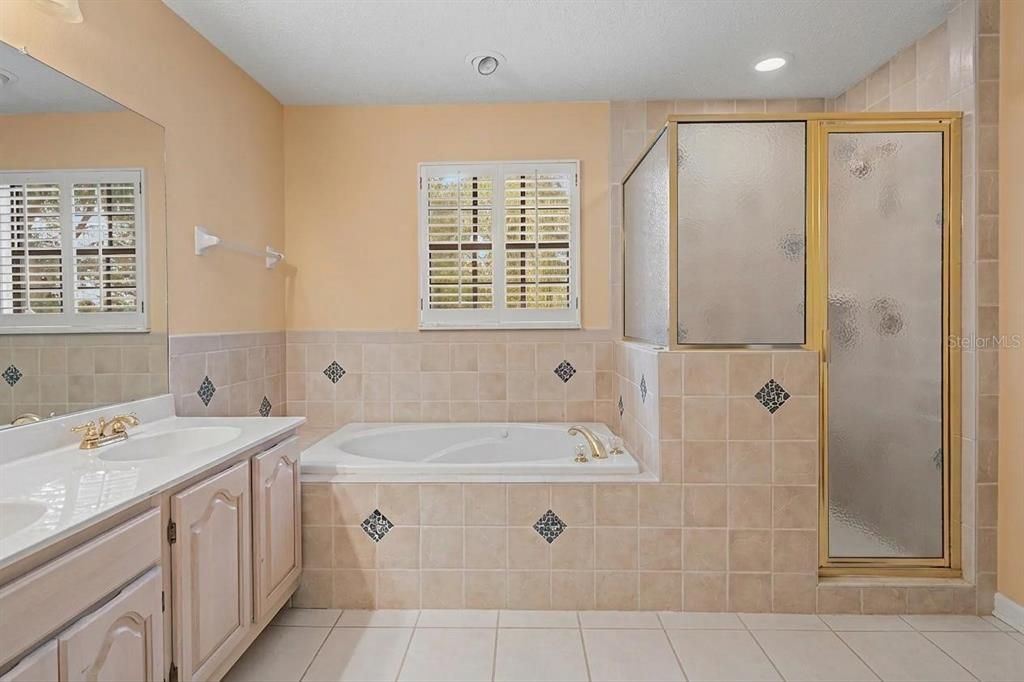 En Venta: $699,000 (4 camas, 4 baños, 3320 Pies cuadrados)