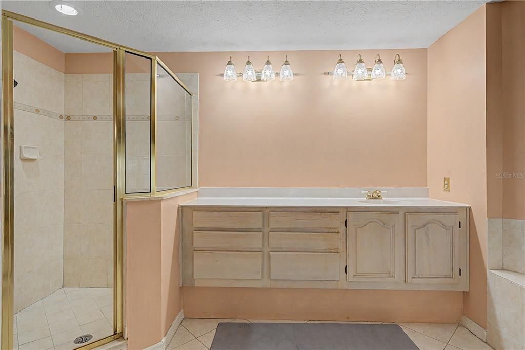 En Venta: $699,000 (4 camas, 4 baños, 3320 Pies cuadrados)